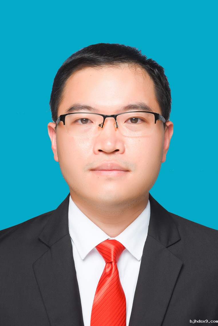 罗秀君党委副书记、镇长